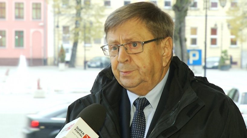 * Andrzej Szczygieł wyraził zgodę na publikacje jego nazwiska i wizerunku bez czarnych pasków na oczach.