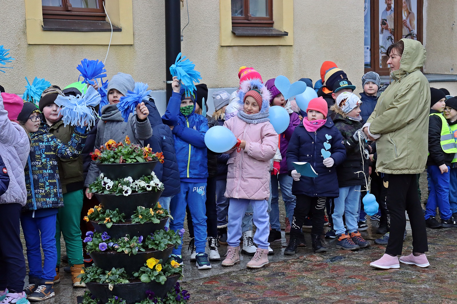 Przeszli Ulicami Miasta W Geście Solidarności Z Osobami Z Autyzmem 0647